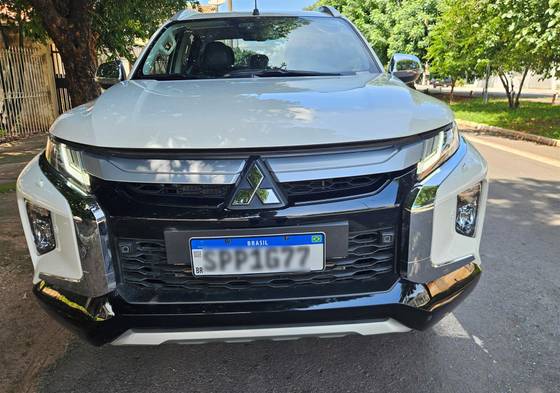 MITSUBISHI L200 TRITON 2.4 16V TURBO DIESEL SPORT HPE CD 4P 4X4 AUTOMÁTICO